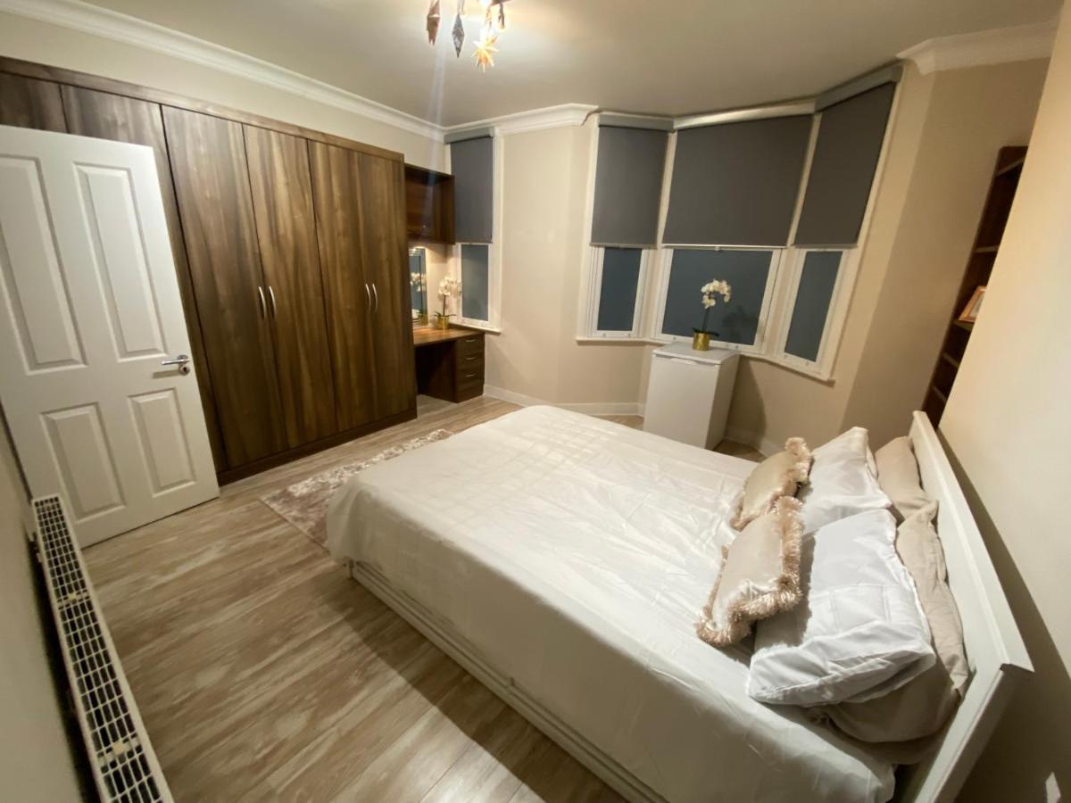 Private Rooms In Excellent Family House ,Zone 2 Londýn Exteriér fotografie