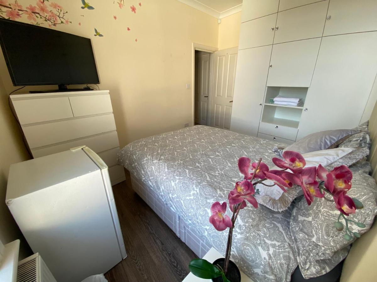 Private Rooms In Excellent Family House ,Zone 2 Londýn Exteriér fotografie
