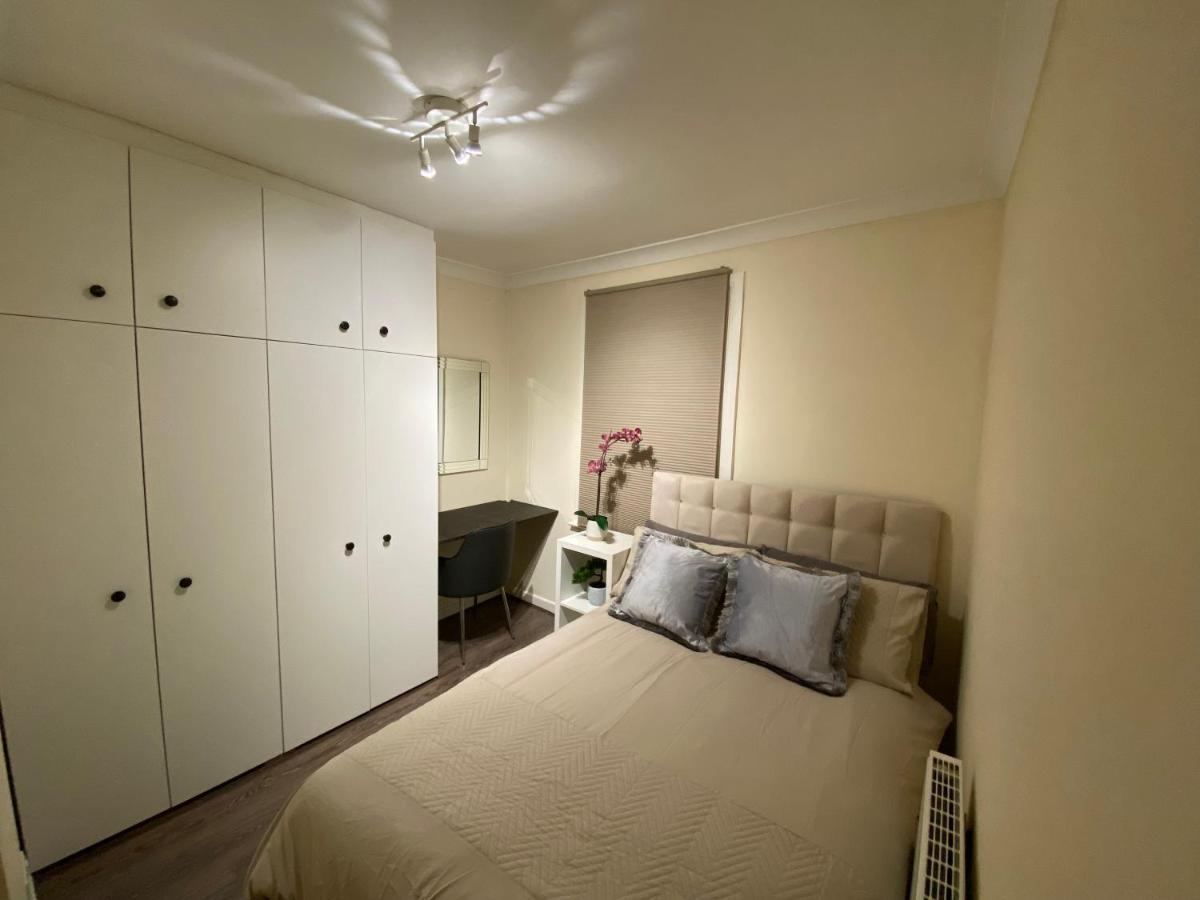 Private Rooms In Excellent Family House ,Zone 2 Londýn Exteriér fotografie